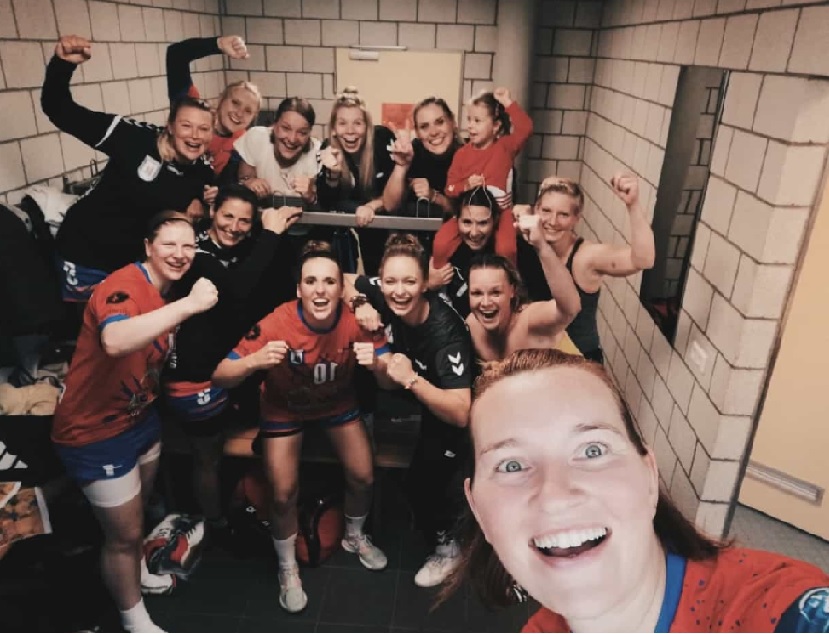 Sieger-Selfie: Aufbau-Frauen gewinnen gegen Magdeburg